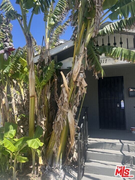 6317 1/2 S Victoria Ave in Los Angeles, CA - Building Photo