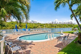 333 NE 19th Ave in Deerfield Beach, FL - Building Photo - Building Photo