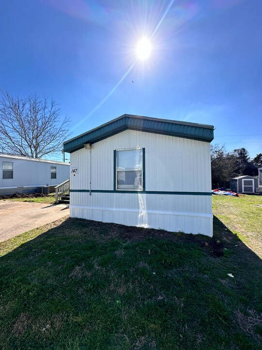 147 Guadalupe St in Bastrop, TX - Building Photo