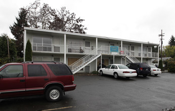 Midway Court in Portland, OR - Building Photo - Building Photo