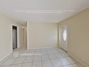 7805 NW 40th St in Coral Springs, FL - Foto de edificio - Building Photo