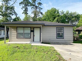2235 Toledo St in Beaumont, TX - Building Photo