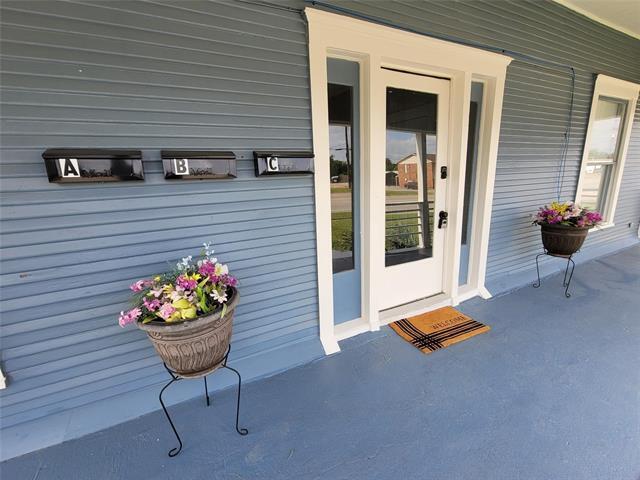 1103 E Moore Ave in Terrell, TX - Foto de edificio - Building Photo