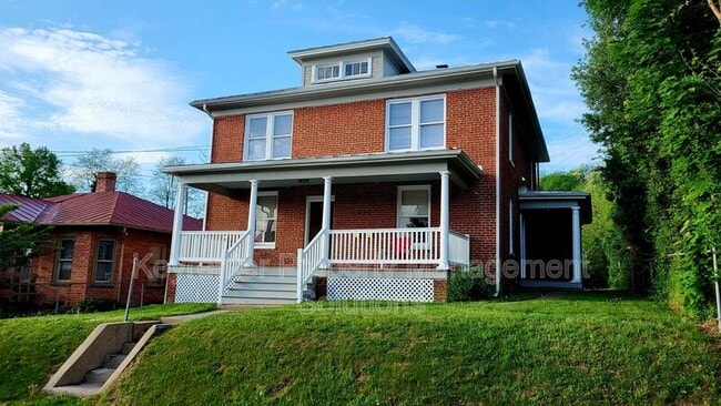 property at 204 W Peabody St