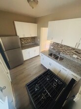6930 S Oglesby Ave in Chicago, IL - Building Photo - Building Photo