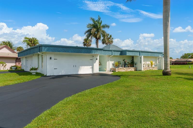 5100 Yellow Pine Ln in Tamarac, FL - Building Photo