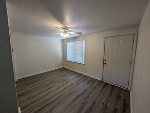 203 NW Pine St in Canyonville, OR - Building Photo - Building Photo