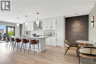 15 Glebe St in Cambridge, ON - Building Photo - Building Photo