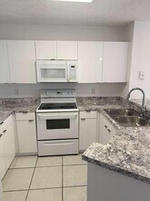 8710 N Sherman Cir in Miramar, FL - Building Photo - Building Photo