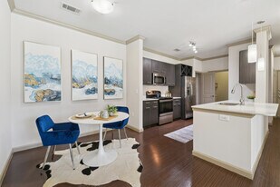 The View at Crown Ridge in San Antonio, TX - Building Photo