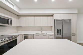 1500 Bay Rd, Unit N-0426 in Miami Beach, FL - Building Photo - Building Photo
