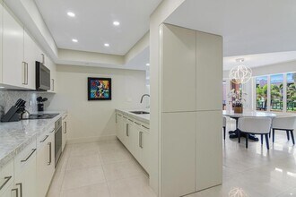 100 SE 5th Ave, Unit 305 in Boca Raton, FL - Building Photo - Building Photo