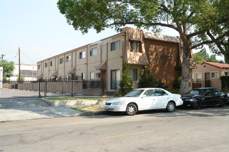 1215 E Harvard St in Glendale, CA - Building Photo - Building Photo