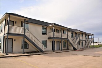 13115 Hwy 6 in Rosharon, TX - Building Photo - Building Photo