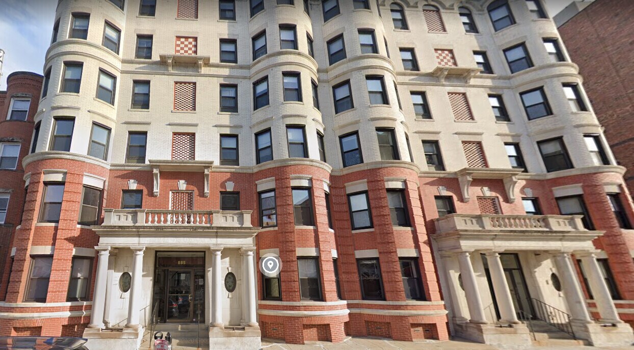 881 Massachusetts Ave, Unit 52 in Cambridge, MA - Building Photo