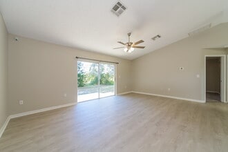 745 Briargrove Ave in Davenport, FL - Building Photo - Building Photo