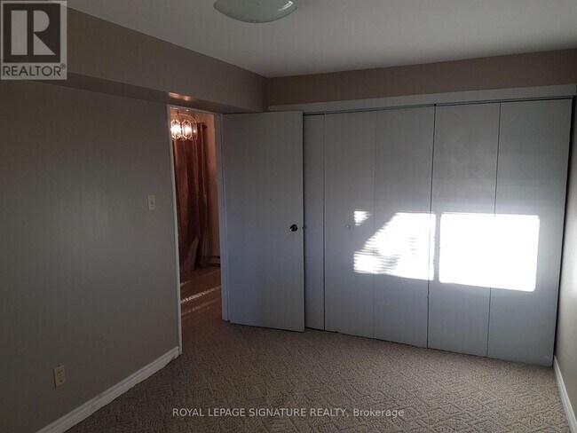 22 Palmer Dr in Ajax, ON - Building Photo - Building Photo