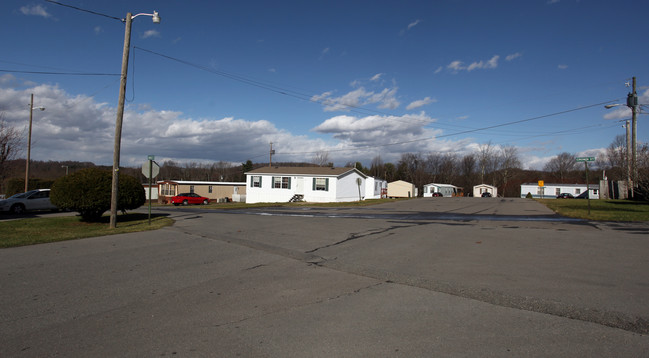 Crown St in Daniels, WV - Building Photo - Building Photo