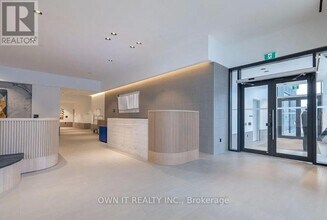 395 Square One Dr in Mississauga, ON - Building Photo - Building Photo