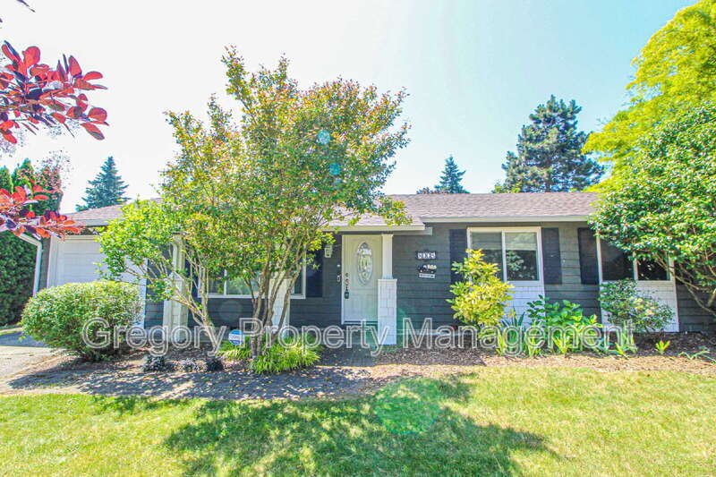 8005 NE 142nd St in Kirkland, WA - Building Photo