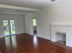 2250 SW 21st St in Miami, FL - Building Photo - Building Photo