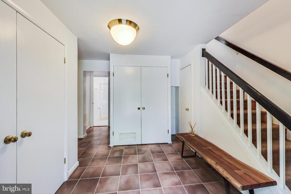 6515 E Halbert Rd in Bethesda, MD - Building Photo