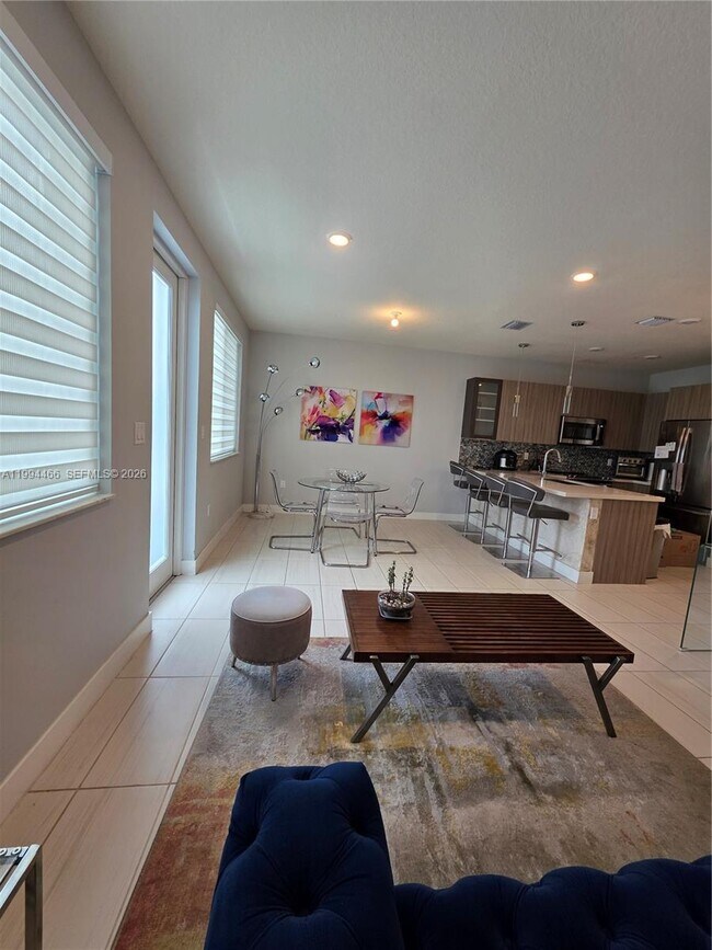 10222 NW 64th Way in Doral, FL - Building Photo - Building Photo