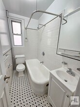 117 W 13th St in New York, NY - Building Photo - Building Photo