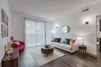 The Springs in Bakersfield, CA - Building Photo - Building Photo