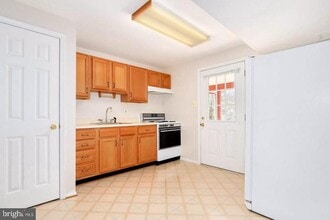 8580 Dark Hawk Cir in Columbia, MD - Building Photo - Building Photo