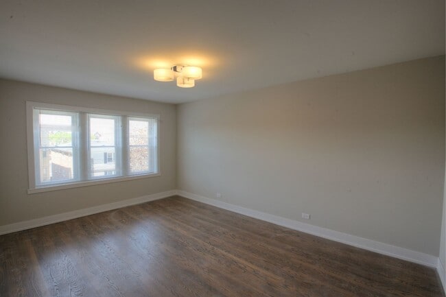 6433 N Albany Ave in Chicago, IL - Building Photo - Building Photo