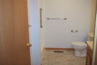 1007 E Monowau St, Unit 3 in Tomah, WI - Foto de edificio - Building Photo