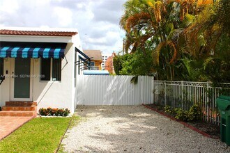 2253 SW 10th St in Miami, FL - Building Photo - Building Photo