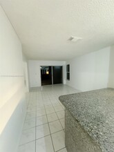 1120 W Lake St in Hollywood, FL - Building Photo - Building Photo