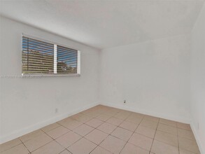 14190 W Dixie Hwy in North Miami, FL - Building Photo - Building Photo