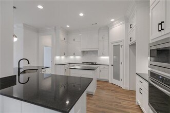 1600 SW Montrose Ave in Bentonville, AR - Building Photo - Building Photo