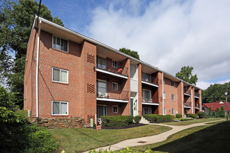 Canal House Apartments in Morrisville, PA - Building Photo - Building Photo