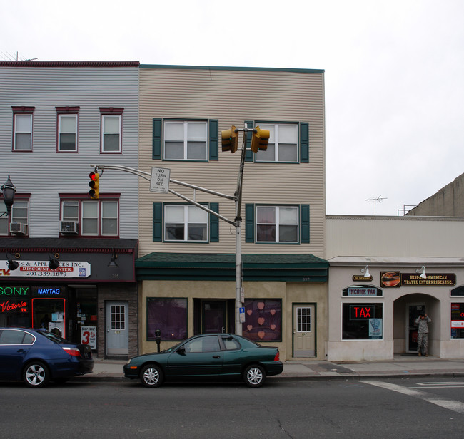 397 Broadway in Bayonne, NJ - Building Photo - Building Photo