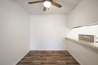 Brentwood Apartments in Wichita, KS - Foto de edificio - Building Photo