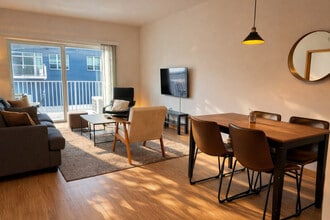 1640 N Water St, Unit SI ID1379063P in Milwaukee, WI - Building Photo - Building Photo