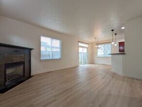 2495 Mountain Terrace in Eugene, OR - Building Photo - Building Photo