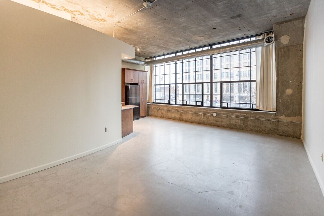 41 Burroughs St in Detroit, MI - Building Photo