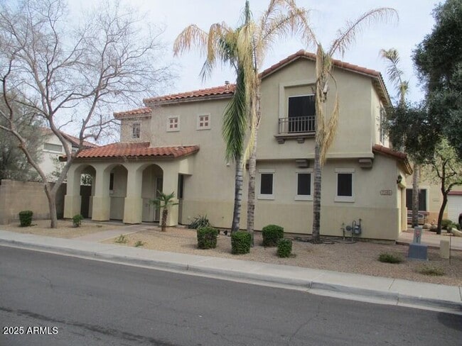 2165 N San Vincente Dr