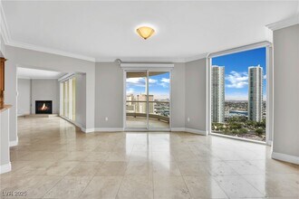 2777 Paradise Rd in Las Vegas, NV - Building Photo - Building Photo