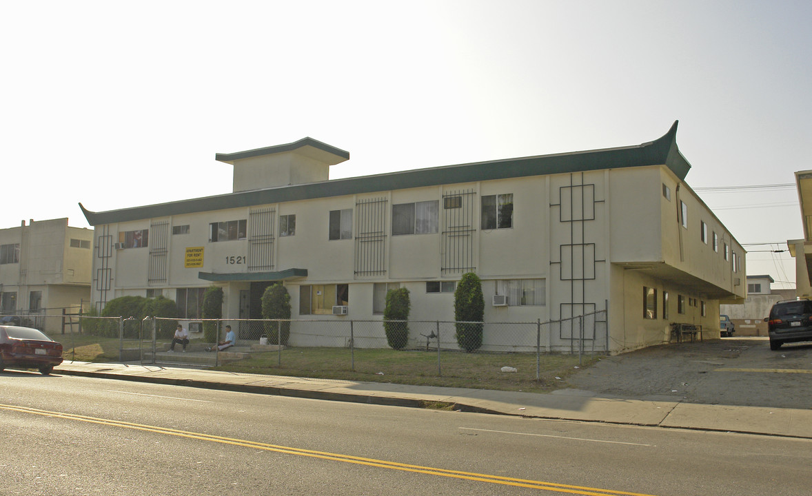 1521 S Arlington Ave in Los Angeles, CA - Building Photo