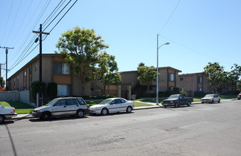 Yucca Apartments in Oxnard, CA - Building Photo - Building Photo