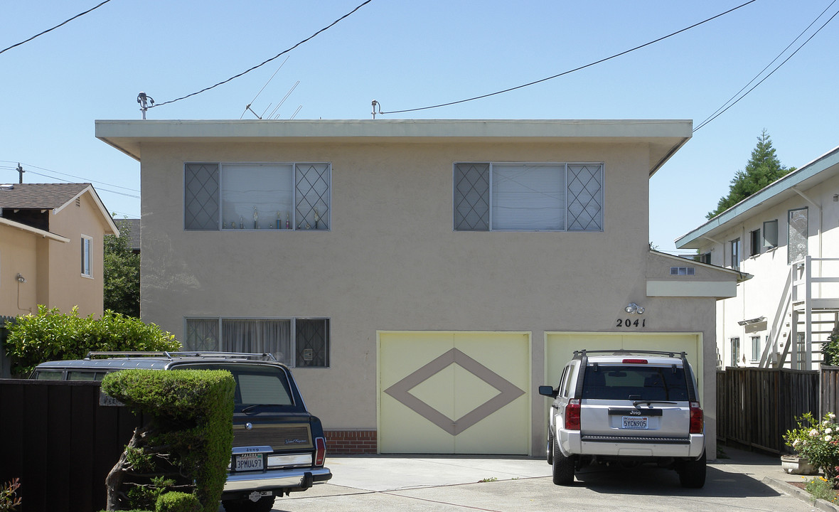 2041 Damuth St in Oakland, CA - Foto de edificio