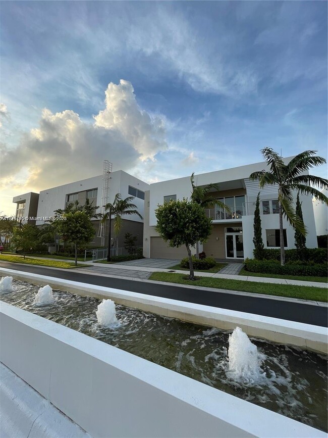 10061 NW 75th St in Doral, FL - Building Photo - Building Photo