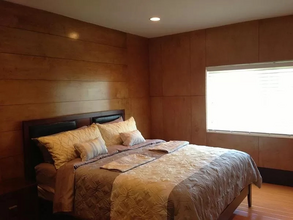 1743 S Barrington Ave in Los Angeles, CA - Building Photo - Building Photo