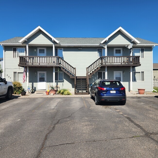 207 Quinella St, Unit 2